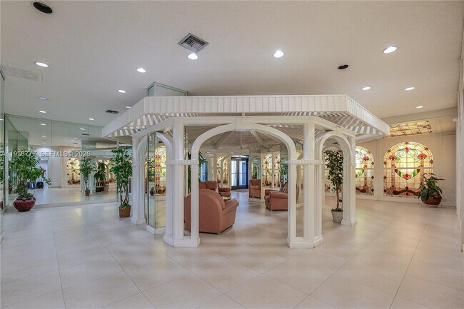 Building Photo - 2401 S Ocean Dr