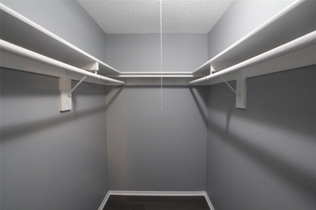Building Photo - 5423 Farley Dr