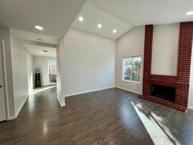 Building Photo - 3-Bedroom San Jose Home for Rent on a Quie...