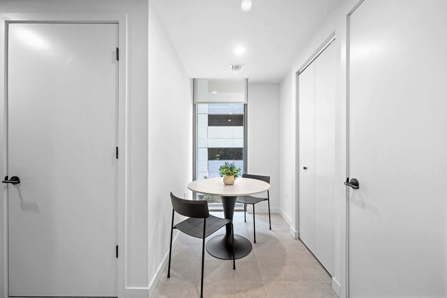 Building Photo - 121 NE 5th St