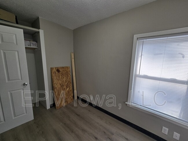 Building Photo - 1123 N Barclay St