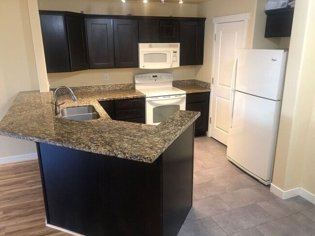 Building Photo - Stunning Down Town Condo in Secure Building