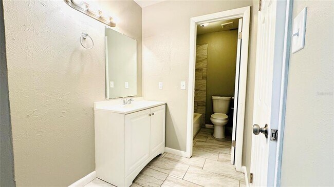 Building Photo - 4016 Woodfern Dr