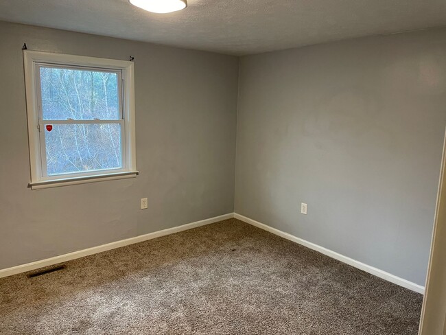Building Photo - Fantastic Comstock Park 3 bed/2 ba Home fo...