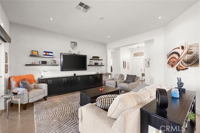 Building Photo - 36627 Crown St