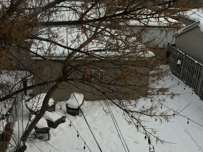 Building Photo - 3611 N Sacramento Ave