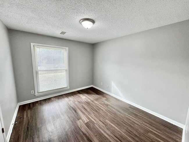 Building Photo - 6184 Holly Park Dr