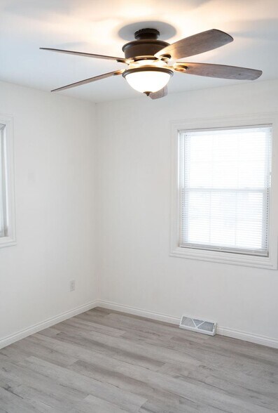 Building Photo - 919 Seneca Dr