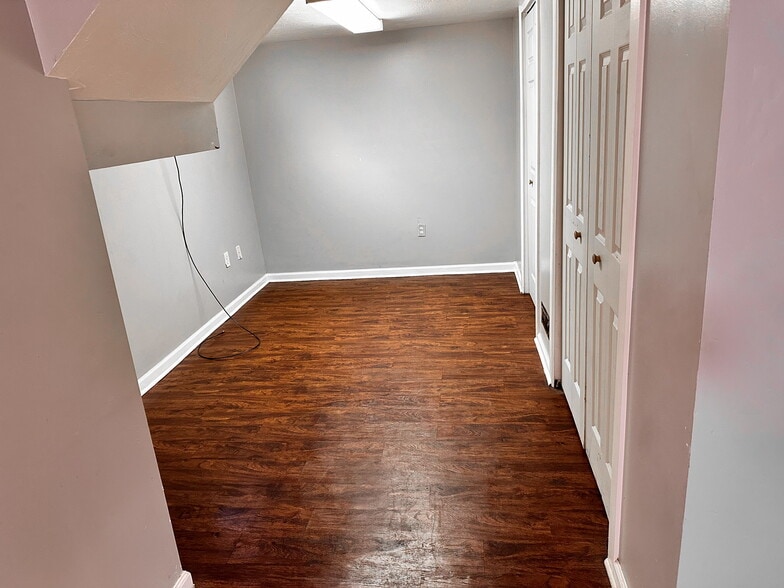 Building Photo - 101 River St