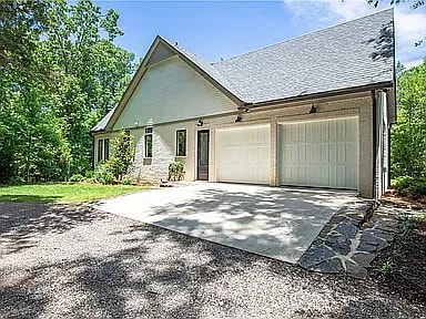 Building Photo - 323 Lee Rd 88