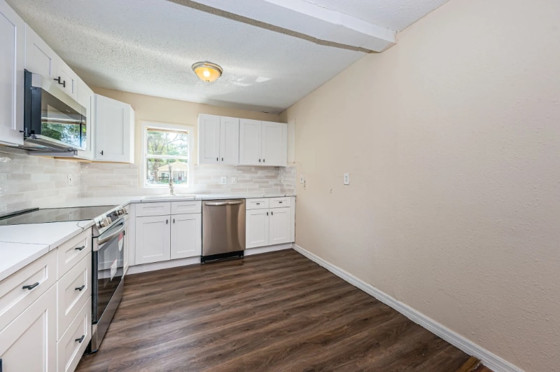 Building Photo - 1104 E Genesee St