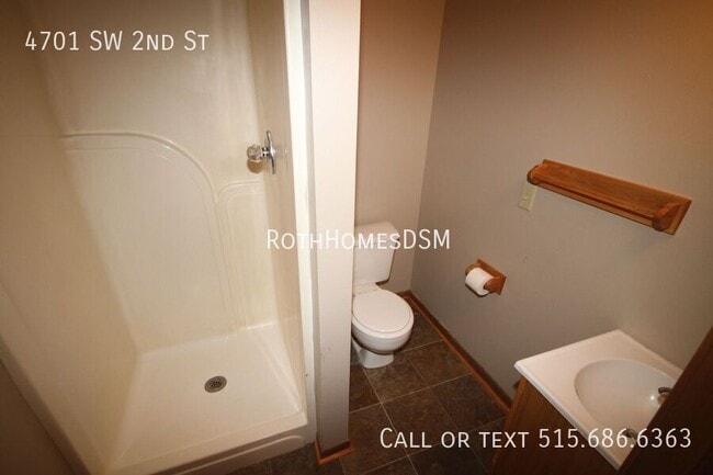 Building Photo - 4701 SW 2nd St