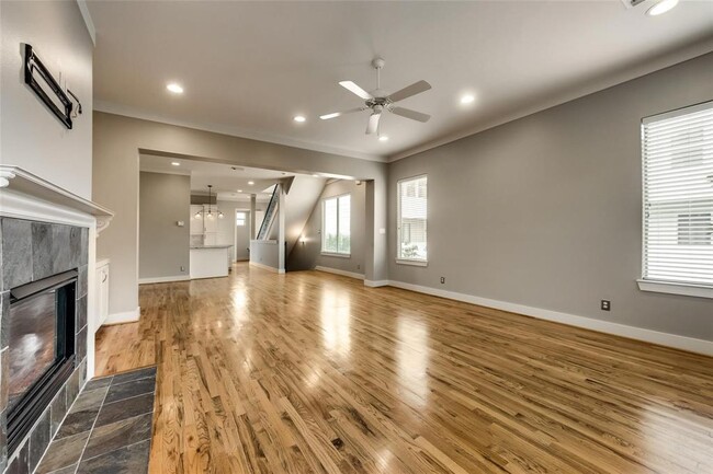 Building Photo - 5210 Lillian St