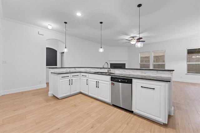 Building Photo - 400 Hidden Lake Ct