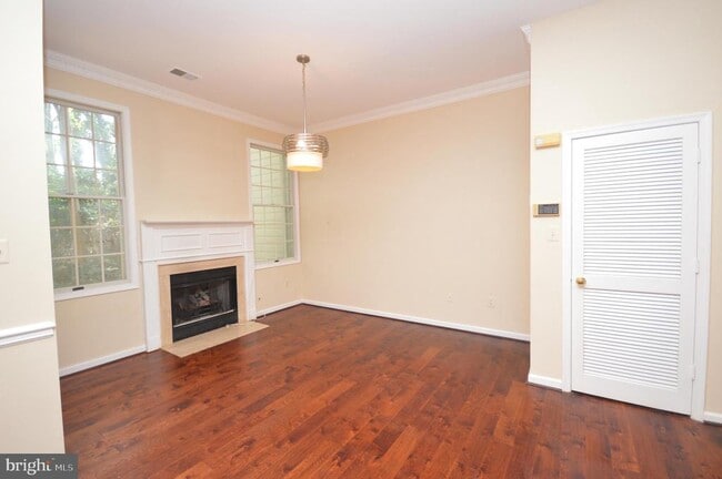 Building Photo - 112 W Park Dr