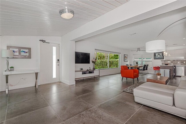 Building Photo - 3321 NE 18th St