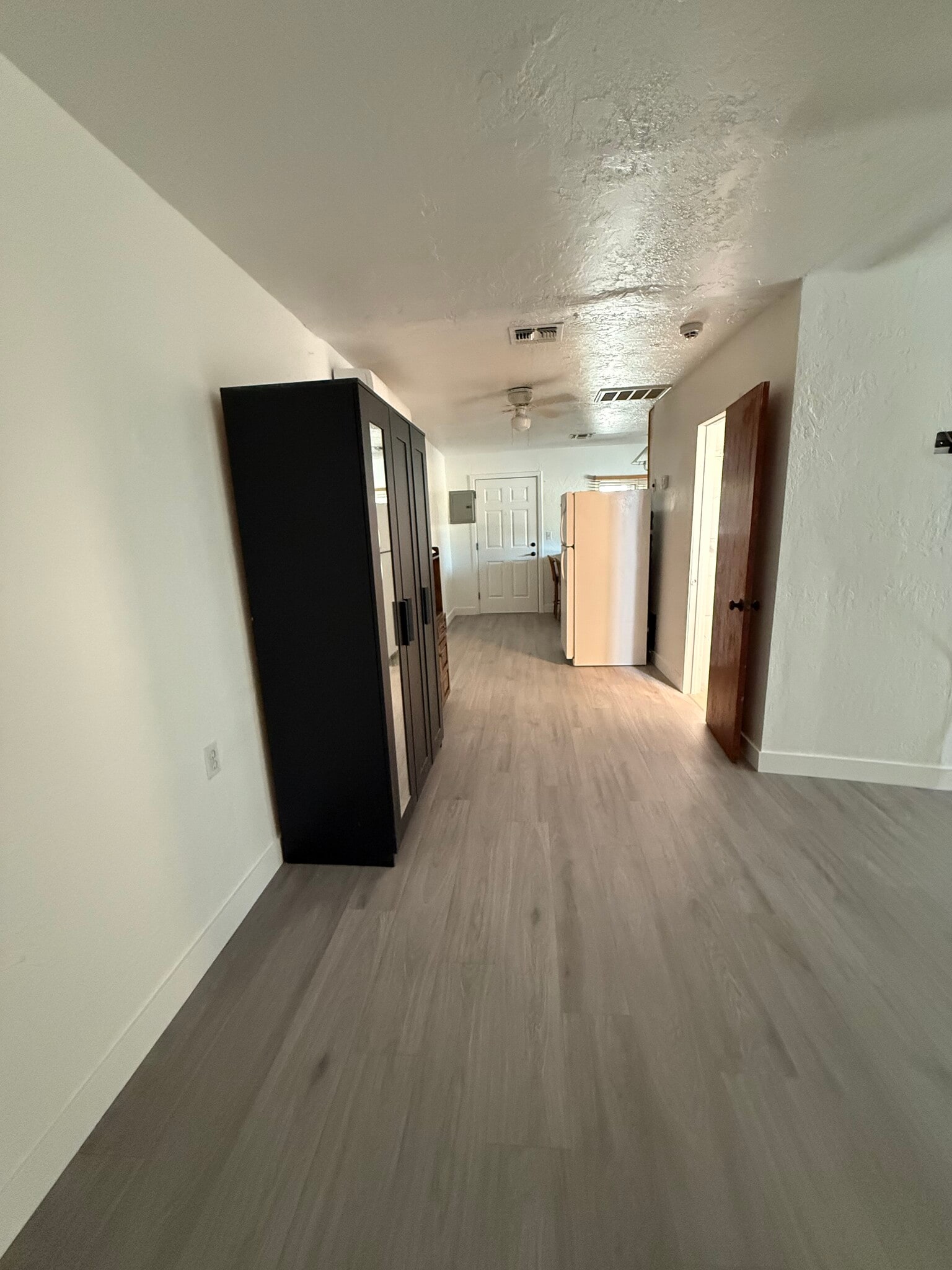 Building Photo - 2443 E Earll Dr