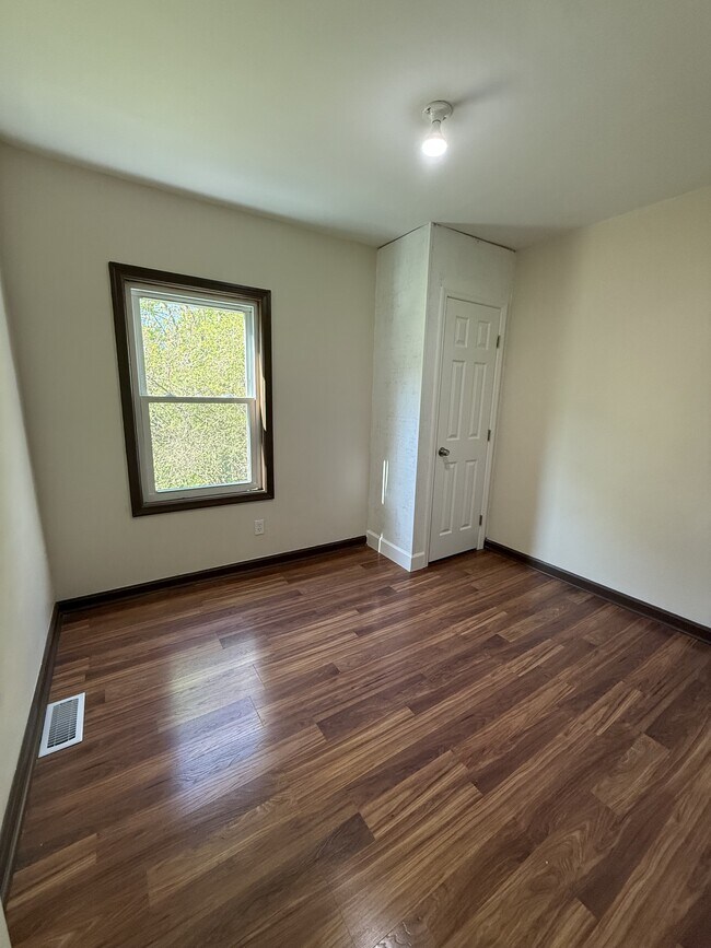 Building Photo - 617 8th Ave