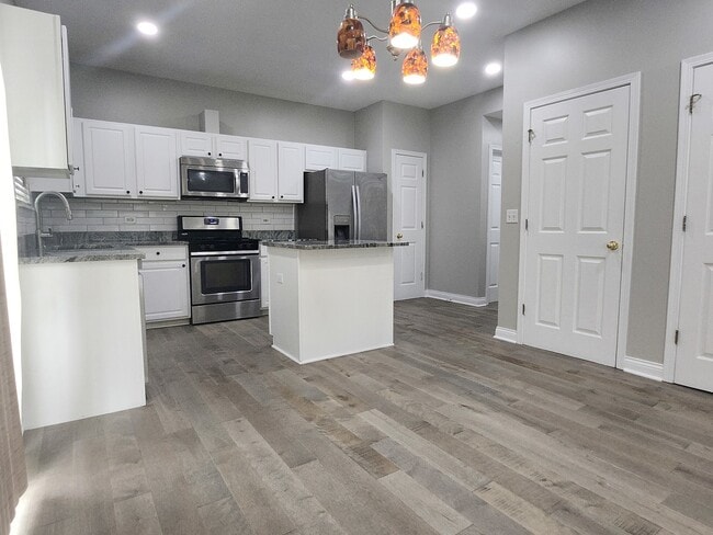 Building Photo - 3832 Baybrook Dr