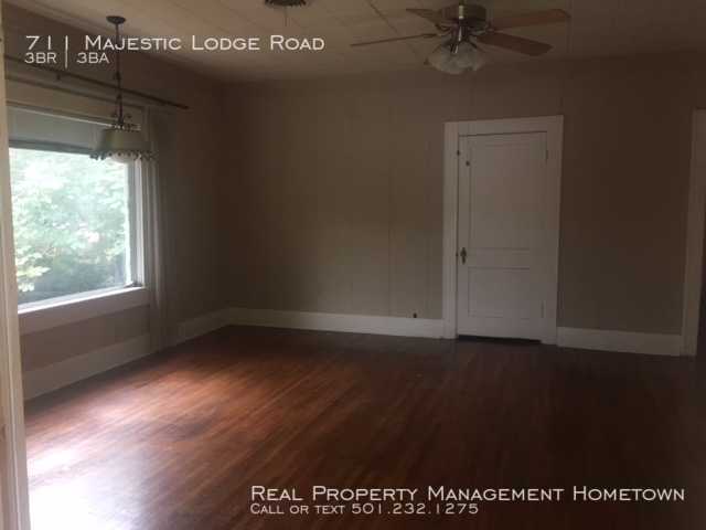 Building Photo - LAKE HOUSE WITH CHARACTER AND CHARM