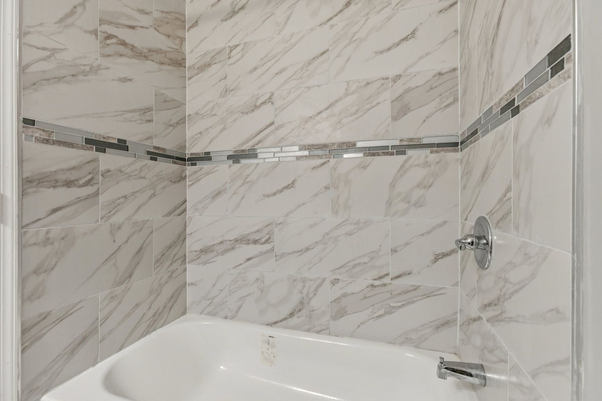 Building Photo - 405 34th St SE