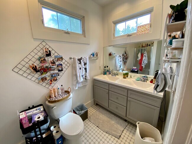 Building Photo - 79 Smith St