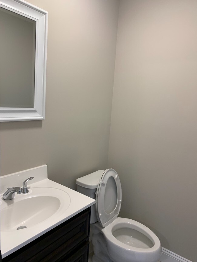 Building Photo - 18 Clinton St