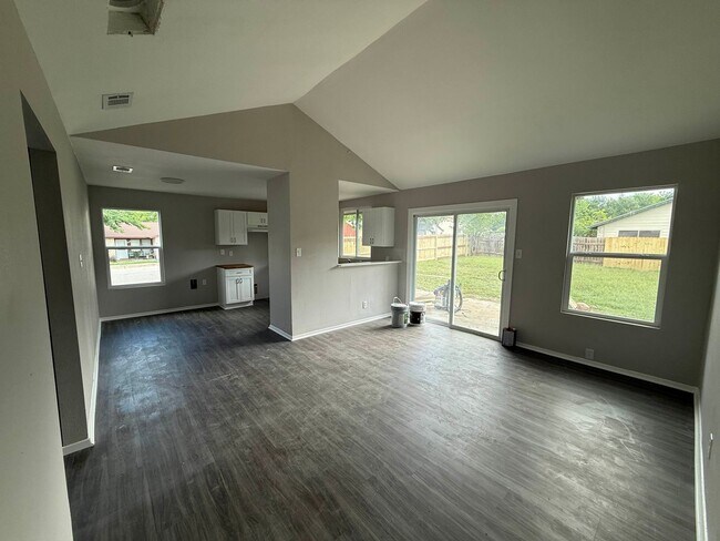 Building Photo - 6800 Bryonwood Dr