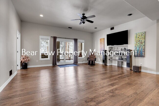 Building Photo - Stunning Home in the Ridge!!