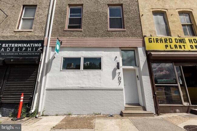 Building Photo - 707 W Girard Ave