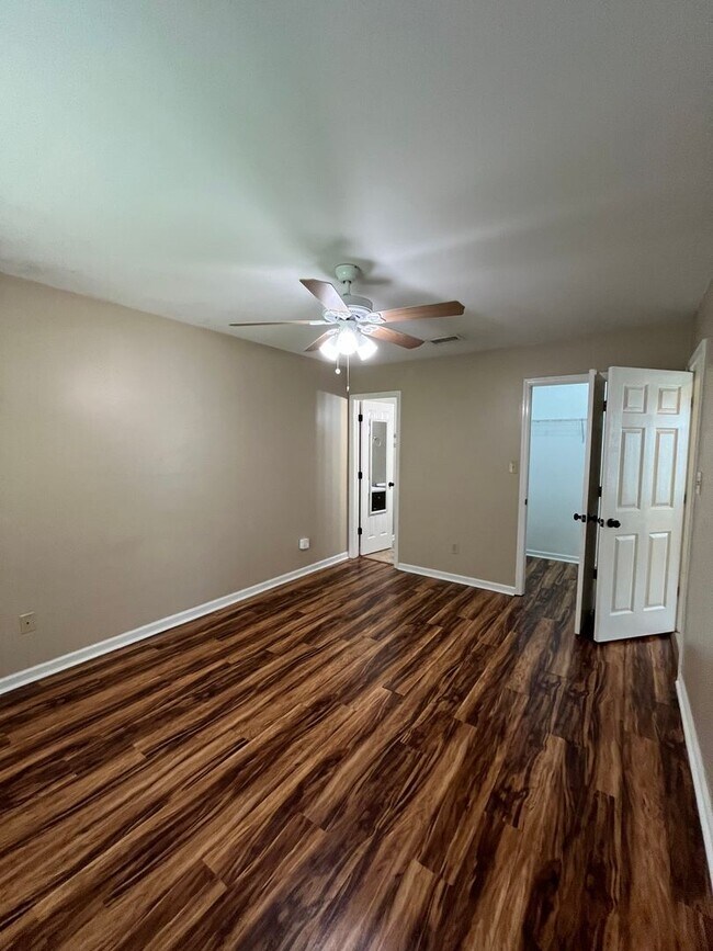 Building Photo - 4013 Catawba St