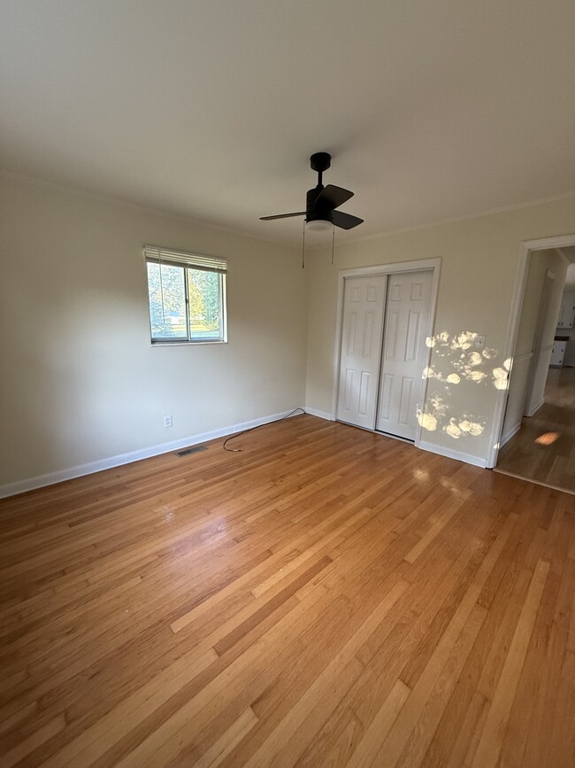 Building Photo - 2020 Denham Dr SE
