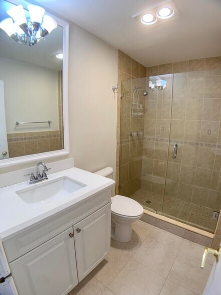 Building Photo - 13348 Bedford Mews Ct