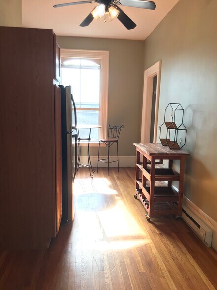 Building Photo - 420 E Merrimack St