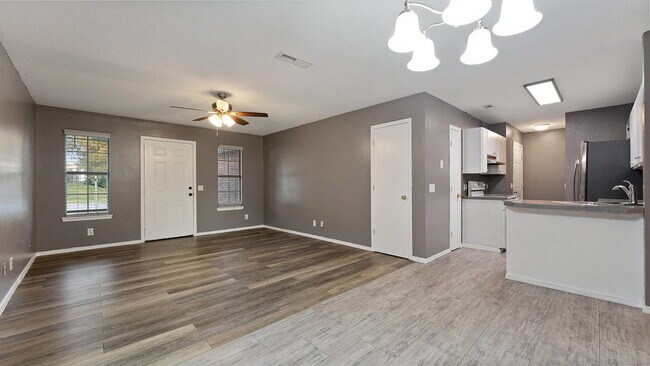 Building Photo - 909 S Curtis Ave
