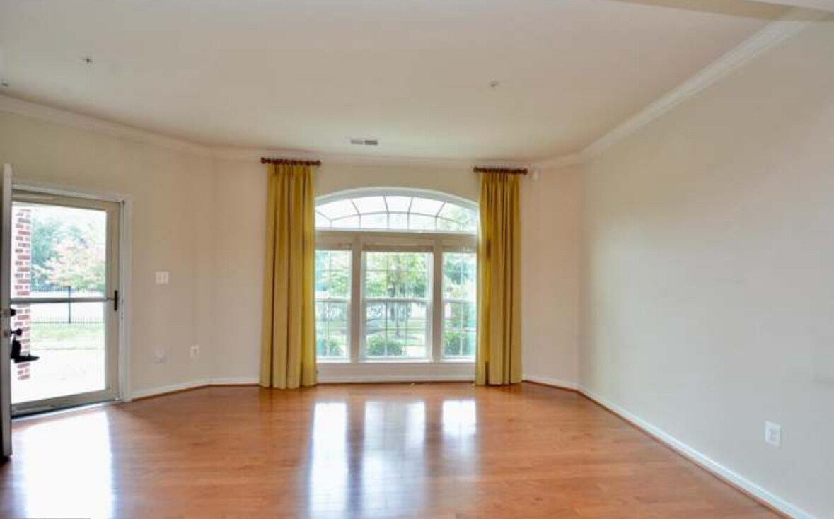 Building Photo - 904 Hall Station Dr
