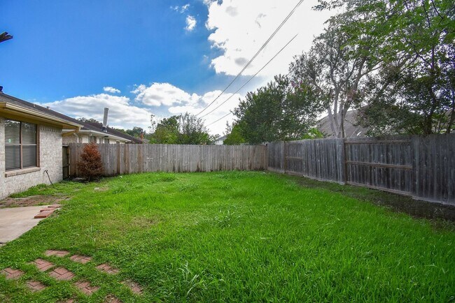 Building Photo - 14418 Royal Hill Dr