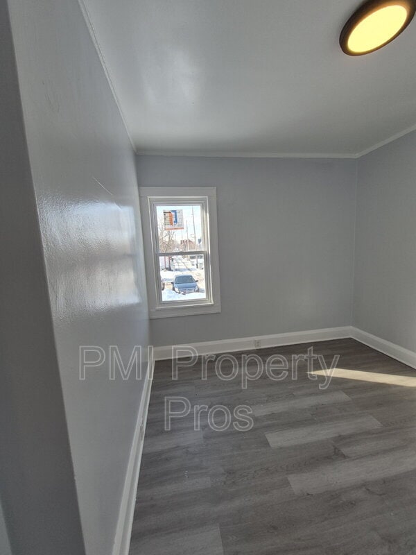 Building Photo - 2517 W Hadley St