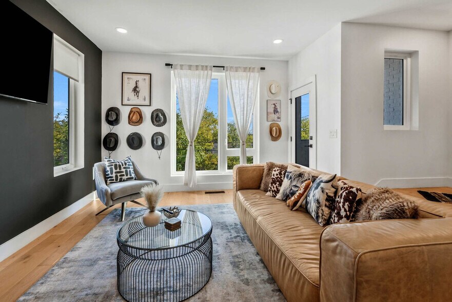 Primary Photo - 1007 12th Ave N