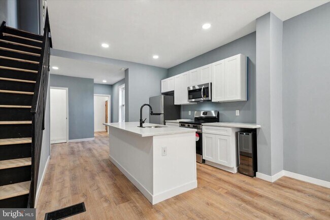 Building Photo - 2523 W Montgomery Ave