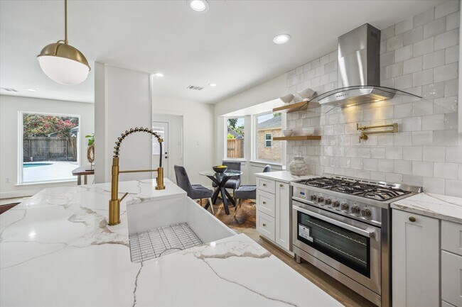 Building Photo - 20223 Laurel Lock Dr