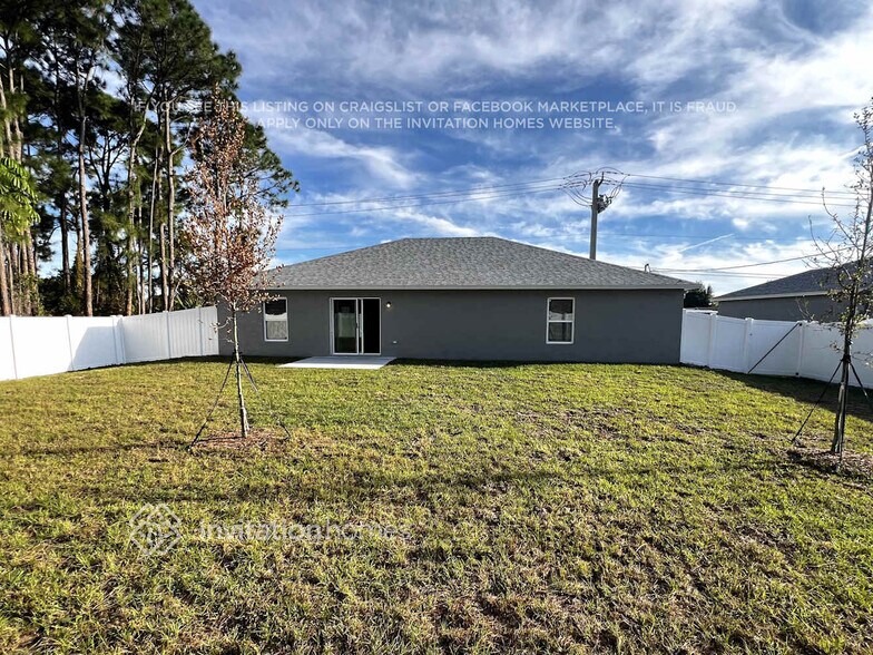 Building Photo - 807 SW California Blvd