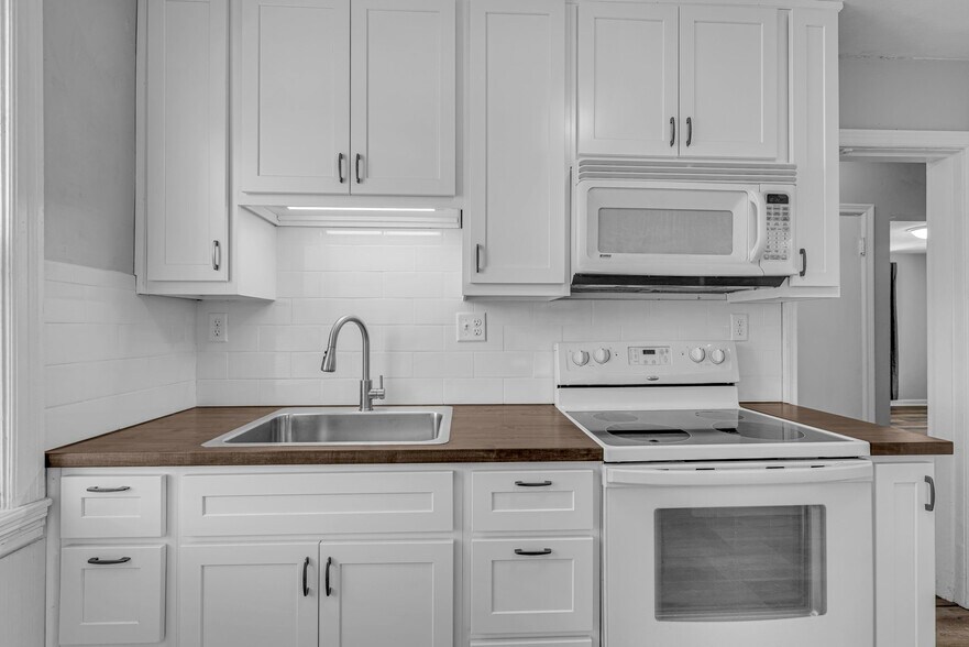 Kitchen - 9440 Kathlyn Dr