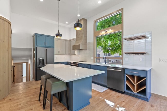 Building Photo - Beautiful home down town CDA