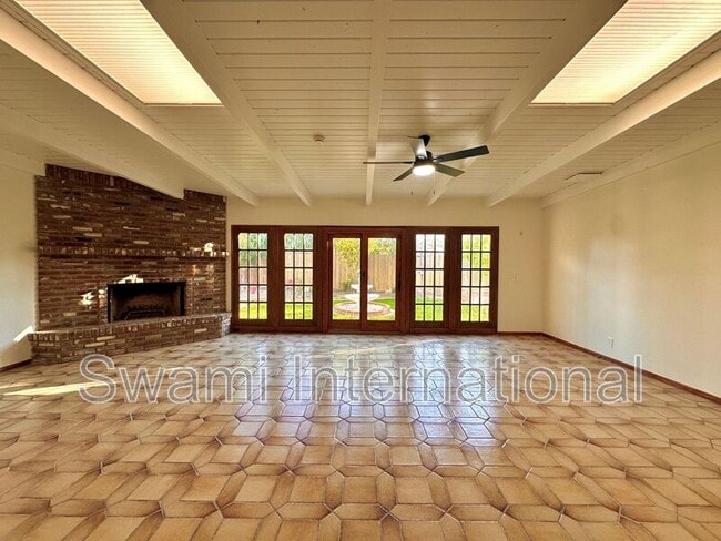 Building Photo - 1820 Avenida Estudiante