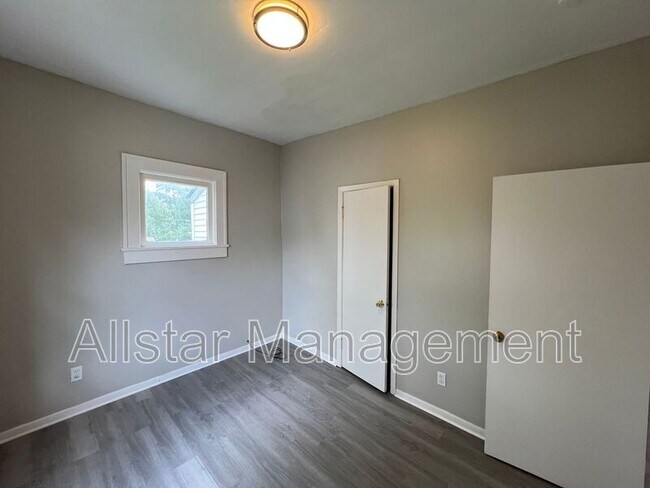 Building Photo - 3293 E 121st St