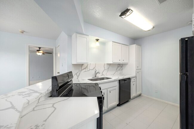 Building Photo - 12755 Mill Ridge Dr