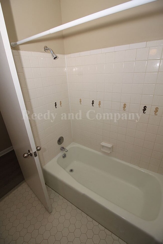 Building Photo - 5130 Queen Elizabeth Fwy