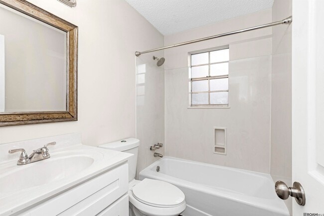 Building Photo - 15146 Cocodrie Ave