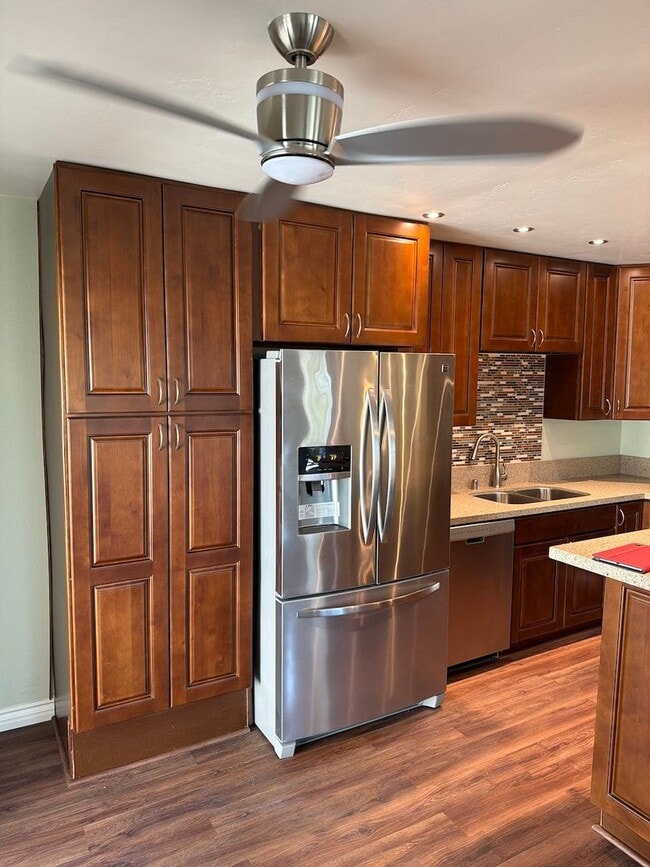 Building Photo - Remodeled Spring Valley Townhome